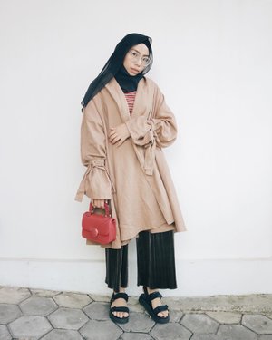 I do actually live in this outer from @shopatvelvet 💕 This is not a sponsored post tho. I just wanna share how lovely this outer is. .
.
.
#ladyuliastyle
#clozetteid
#fashionblogger