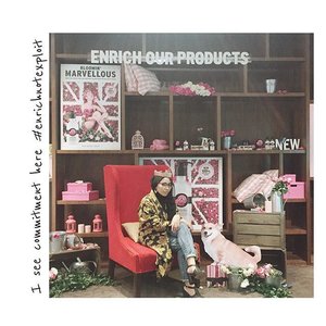 I do love the new campaign from The Body Shop. Enrich people, products, and planet. Thank you @thebodyshopindo for having me tonight. It's in our hand! #enrichNOTexploit...I feel like G-Dragon tonight while sitting there @mei038 #ClozetteID #thebodyshop#tbsblogger