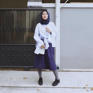 Currently in love wearing oversized outfit. More safety yet comfortable.
Top from @savilaofficial
______
#LYKEambassador
#clozetteid
#bloggerstyle
#outfitoftheday
#urbanoutfitters
#hijabfashion
#hijabmodesty