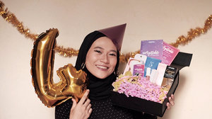 Surpriiiise! I got #clozetteun4gettable box. @clozetteid will be turning 4th soon, congratulations!Thank you I still be the part of yours so far. May you guys see many more years of success 🎉❤️..@ClozetteID @PondsIndonesia @SenkaIndonesia @Jacquelle_official @zap_beauty________#ClozetteID#ClozetteUn4gettable