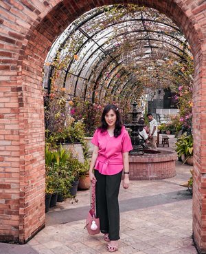 Feeling all pink with this top from @dress.lw 
Good fabric and somehow I like the colour. ❤ makes you look cheerful 💖💖
.
.
.
.
.
.
.
.
#ootd #photooftheday #beautifuldestinations #lookbook #furla #findkapoor #pinkvibes #japan #sydney #followme #groundofalexandria #jersey #jktspot #wonderfulplace  #instadaily #dress #flatlays #postthepeople  #travel  #clozetteid