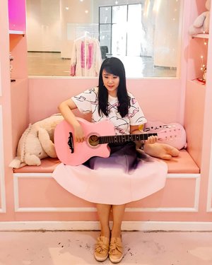 Playing guitar in this pink cafe?
.

Check out myculinarydiary.com for more awesome post
#sisytravelingdiary
.
.
.
.
.
.
.
#ootd #photooftheday #beautifuldestinations #malaysia #lookbook #pink #wiwt #asian #fashionblogger #outfitoftheday #korean #ootdindo #pinkvibes #prettycorner #neautiful #pinkcafe #unicorn #minimalism #flatlays #selfportrait #instafood #fashionindo #postthepeople #decor #architexture #clozetteid