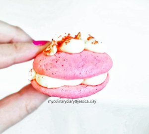 PINK MACARON'S REVIEW IS UP ON PERGIKULINER/Jessicasisy & ZOMATO/Jessica AdiThis is the best macaron I've ever tasted! Not as sweet as any other macarons sold, this one is just eprfect. The cream cheese filling is also good; creamy, cheesy but not overwhelmed. Try it 😍.Check out myculinarydiarycom.wordpress.com for more awesome post! Link is on my bio and my Zomato/Jessica Adi or Pergikuliner/Jessica Sisy for more food reviews#sisyeatingdiary #myculinarydiary #clozetteid........#food#macaron#foodgram#handsinframe#foodshare#foodphotographer#pink#foodphotography#instabuzz#photooftheday#beautifulcuisines#foodstagram#foodgasm#foodnetwork#discoverymeal#appetitejournal#eatfamous#flatlay#foodoftheday#dessert#pinkmacaron#pastelcollection#foodstylist#foodvsco#eatfreedayid#cheese#eeeeats