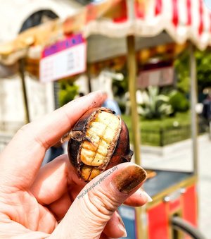 The best roasted chesnut!
You can find those roasted nuts all around Istanbul. I bought it near Ayasofya and Topkapi palace.
.

Check out myculinarydiarycom.wordpress.com for more awesome post! Link is on my bio and my Zomato/Jessica Sisy or Pergikuliner/Jessica Sisy for more food reviews
#sisyeatingdiary #clozetteid
.
.
.
.
.
.
#chesnut #cashew #nuts #roastednuts #wisata #travel #igtravel #travelgram #buzzfeed #photography #holiday #turkey #turkiye #cappadocia #kapadokya #desert #dubai #photography #photooftheday #foodoftheday #cakedecorating #photoshoot #fujifilm
