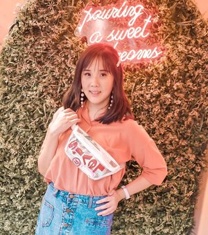 NEW BLOG POST. LINK IS ON BIO.Sharing my first fashion event on my blog. Hope you like it 💖 Anyway, I'm wearing transparent sling bag from @levis_indonesiaThe design is simple, but eye-catching. It's light and suitable for bringing your stuffs.#ISHAPEMYWORLD#LiveInLevis#ISHAPEMYWORLDID#levis #levisindonesia .........#ootd #photooftheday #beautifuldestinations #transparentbag #gardensbythebay #iphoneonly #kodak #ootdspotsingapore #jktspot #like4like  #travelsingapore  #postthepeople #slingbag #travelingwomen_  #clozetteid #fblogger #kodakfilter #thewanderingtourist #travel #ootd #fahsionshow