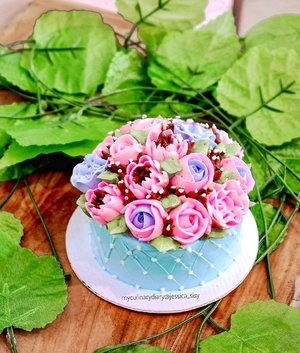 Beautiful tiny cake for birthday!Too cute to be eaten 😍.Check out myculinarydiarycom.wordpress.com for more awesome post! Link is on my bio and my Zomato/Jessica Adi or Pergikuliner/Jessica Sisy for more food reviews#myculinarydiary #clozetteid........#food #cake #birthdaycake #flowercake #foodgram #foodaddict #foodshare #foodphotographer #cakedecorating #foodphotography #raisa #photooftheday #beautifulcuisines #foodstagram #foodgasm #foodnetwork #discoverymeal #appetitejournal #eatfamous #flatlay #foodoftheday #dessert #kulinerjakarta #foodstylist #foodvsco #eatfreedayid #kulineraddict #eeeeats