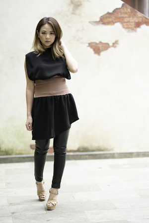 Dolled up with black statement top. That huge obi belt accent is everything! Love <3