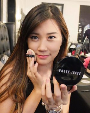 This @bobbibrown Became my everyday cushion now~ 
Love it from the first time i applied on my face, it's gives flawless look, long lasting, and matte but not dry! 
The puff also soft and the cushion is very light! Suit for us who have many stuff on the bag and need some "magic" to make us pretty again in short time☺️. Well, Got this from @bobbibrownid Glam it up event. They're launch the cushion stick on the go! Read more on the link in my bio~ 
Once again thank you for having me :) @dikastiff 
#abellreview #beautynesiamember #lykeambassador #clozetteid #cotd