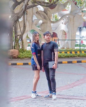 #Ootd pake couple shoes checkk!! 🙌🏻
Warnanya bisa custom dan ini Collab @ricosta_shoes X @amandaakohar “The Weekend” pas banget kan ya ktmu sm doi biasanya weekend 🤣

Oh ia, Sepatu yg cewe ada insolenya fix bakalan lebih tinggi 🥰
Swipe for closer look 👌🏻
.
.
.
📸 @windyclara18 
#TorquiseWear #Clozetteid #Bloggersurabaya #SurabayaBeautuBlogger