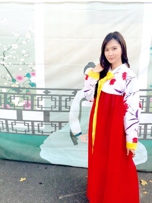 Feeling red now...
In hanbok ( #korean traditional outfit) love this!!! 
#cotw #floralspringstyle #clozetteid 