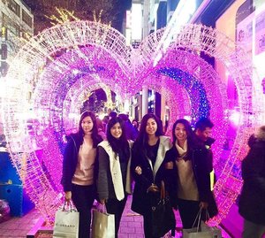 Strolling together in these cold weather but Friendship warms the soul☺️ #December #day11 •
•
•
•
•
•
•
•
•
#photooftheday #instagood #instamood #instalike #instasize #instagram #like4like #tagsforlikes #webstyle #weekend #webstagram #havingfun #enjoy #korea #seoul #happy #bestoftheday #clozetteID #COTD #collegelife #holiday #night #girls