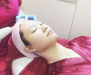 •After holiday it's time to clean up•This's my 1st time do "peeling" treatment in @ultimoclinic #bali ...A bit hurt, i almostttt cried🤣But it's Really clean, no new acne after the treatment, their service also pretty good and it's match with my sensitive skin!The price also affordable, only Idr 250k (include mask sheet and sun screen)💋.Definitely will be back!!!••#abellreview #clozetteid #cotd #lykeambassador #beautynesiamember#bbbxultimo #bbb1stanniversary