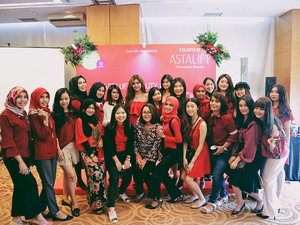 [ #astaliftindonesia ]
And it's all wrap!
Thanks so much @astalift_indonesia , @979femaleradio and @dessychrisvine for inviting ❤️
Head on my blog to read more...
.
.
#clozetteid #medanbeautygram #blogger #beautybloggerindonesia