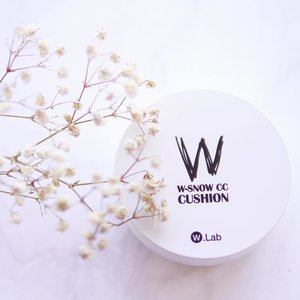 I am more into a 'cushion' woman because I'm not used to wearing heavy makeup day-to-day on my face. So I just tried out this @w.labglobal_official W-Snow CC Cushion and I got shade number 23. At first I was afraid that it will not match my skintone since @yennitanoyo mentioned in her review that this shade matches so well with her skintone while mine is darker than hers. However, this shade turns out to well-matched to my skin. 😍 With low coverage, I think this cushion is great for daily use with dewy and glowing finish. As for my personal use, I don't think I will use this cushion for my go-outs that often especially when I'm outdoor because my skin is quite oily. Overall I give 7/10 score for this product! Great for daily use. 😉P.s. If you wanna try this awesome product just visit hicharis.net/sefin and find it there. 👀 #charisceleb #charis #wlab #wlabwsnowcccushion #wsnowcccushion #clozetteid #thejournale #thejournalereview