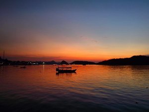 Just can't wait to see Labuan Bajo and its mesmerizing sunset again! 😍#PesonaIndonesia#PesonaKomodo#SaptaNusantara#thejournale #thejournalejourney #clozetteid