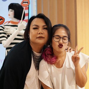During @mizzucosmetics event, @endi_feng shared a lot of tips about lip makeup. 💋💄 Thanks for sharing! 🖤 @clozetteid #MIZZULab #MIZZUxLafayette #mizzucosmetics #mizzuombre #beautyblogger #Clozetteid #MIZZUXClozetteIDReview #ClozetteIDReview