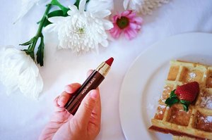 Breakfast with @hourglasscosmetics Lip Stylo in ICON shade, because why not? 💄#GIRLFORGOOD#GirlLipStylo#hourglasscosmetics#crueltyfree #clozetteid