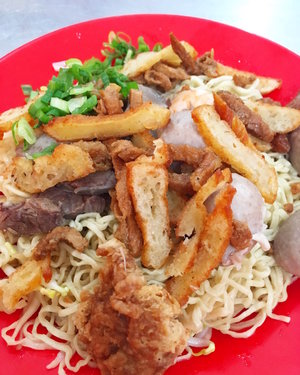 Bakmi Kepiting Pontianak. Sorry for 'poisoning' your feed with my food photos. :P
#ClozetteID
#StarClozetter