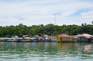 Pulau Penyengat, Kepulauan Riau. The houses are just so colorful.
#ClozetteID
#StarClozetter