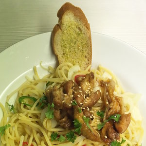 Spaghetti Aglio Olio with Chicken Teriyaki is definitely a great combo!
#ClozetteID
#StarClozetter