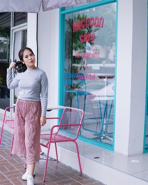 I rarely dressed up when traveling, so this is once in a while. 😌
📸: @tiffanikosh ❤️
#GHCBangkokJakarta 
#thejournale 
#thejournalejourney 
#clozetteid