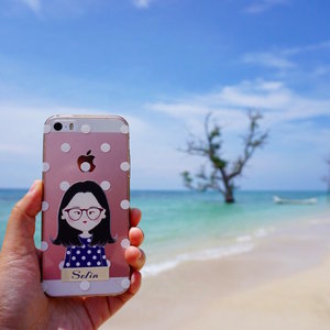 My phone case is really cute, isn't it? And it matches well with the great beach background and my rose gold phone. <3
#ClozetteID
#StarClozetter