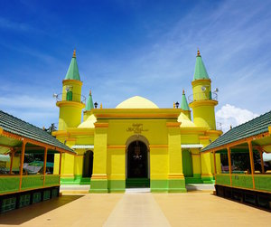 The colorful mosque in Pulau Penyengat, Kepulauan Riau.#ClozetteID#StarClozetter