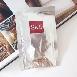 Sunday skincare. Seriously this mask sheet is amazing. It immediately softens & plumps my skin.
But the price...... 135k++ for a single mask sheet it just too.....hard for me. :|
#skii #clozetteid #masksheet #skincare #blogger #beautyblogger #beautydoodleblog