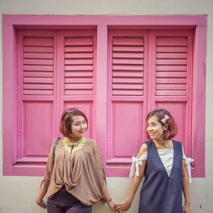 My sister has the best sister (me) 😆 #clozetteid #sisters #singaporetrip