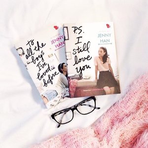 P.S : I fall in love with Peter Kavinsky all over again on the second book 💘 .
.
#jennyhanbooks #psistillloveyou #bookstagram #clozette #clozetteid #clozettedaily #flatlayphotography  @clozetteid