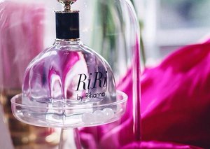 RiRi by Rihanna, a newest fragrance with a touch of Indonesian Sandalwood 💕 Read the review on my blog (link on bio).
📷 by @ombeng.zip .
.
.
#clozette #clozetteid #rihannaRiRi_id #riribyrihanna #rihanna #beautyblogger #beautyreview #lifestyleblogger
