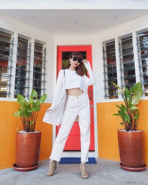 All white on Monday✨
By the way, really love the colorful vibes of @mikkroespresso 😍✨
( tap for details )
📸: @reginabundiarti
.
.
.
.
.
#whatiwore #bloggerstyle #fashion #styleblogger #fashionblogger #ootd #lookbook #ootdindo #ootdinspiration #style #outfit #outfitoftheday #clozetteid
