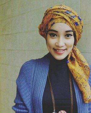 Turban style with Monday smile. Let's start the day 😁
.
.
#clozetteid #clozette #hijab #hijabers #turban #fashion #style #outfits #hotd #ootd #qotd #motd #selfreminder #staypositive #monday #smile