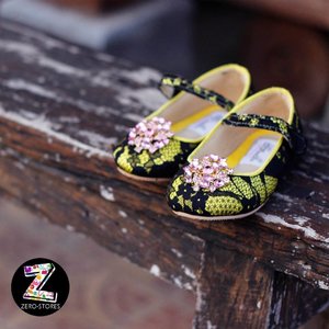 MIRALI PINK SHOE CLIPS .

IDR 75RB / pasang .

Jadikan sepatu / sandal polosmu jadi FASHIONABLE ,
1 SEPATU buat SEGALA EVENT? Pake SHOE CLIPS aja .

SHOE CLIPS dapat digunakan di sepatu, sandal, tas, dompet, baju serta hijab :) .

For order contact us via :
Line : @zero_stores (pake @)
Bbm : D286434E
Email : zerostoresid@gmail.com

Or 
Order in our webstore : www.zero-stores.com .

#zerostores #jualshoeclips #shoeclips #klipsepatu #sandal #sepatu #trusted #clozetteid  #ootd #sandalpitabali #shoe #shoesclipper #clipper #clippershoe #clip #clips #charm #popit #popitscharms