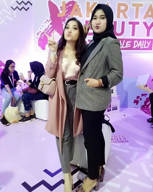 Keseruan acara kemarin di #JakartaXBeauty2018 pecahhh banget dan ketemu para kesayangan aku wanita2 cantik nan mungil.  Luvvv 💕#jakartaxbeauty2018 #ClozetteID #femaledaily #femaledailynetwork
