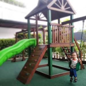 Alhamdulillah belakang rumah udah selesai direnov.
.
.
#HappyMom #helenamantrastory #family #playground #clozetteID #kidsofinstagram