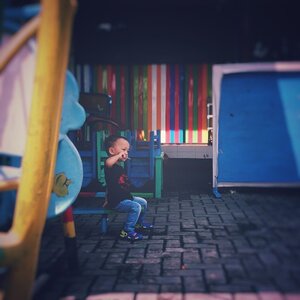 Kasihan sekali anak ini tak kunjung dijemput orangtuanya padahal sekolah telah usai. .
.
#momblogger #lifestyleblogger #updateblog #helenamantrastory #blogger #clozetteID #family #lifestyle #health #playidea #kids #montessori #montessoriplay #homeschool #idebermain #parenting #homeschooling #mommyblogger #kidsofinstagram #likesforlikes #montessoridirumah #indonesiamontessori