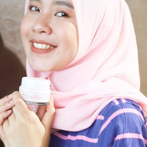 My skin can stay matte and poreless and yessss on a budget always! With wearing The Citra Sakura Fair UV as my everyday makeup base ❤️ @cantikcitra #MakeYourOwnCitra #ClozetteXCitra #clozetteid