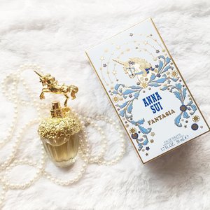 @annasuicosmetics_idn come back with the newest fragrance fantasia! It has a sweet and feminine fresh floral-y scent, nothing strong but just right which is kinda match with my lovely fragrance, so fantasiaaa ❤️ #annasuifantasia #annasuifantasiaid #clozetteid