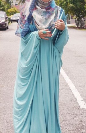SENSIBLE MONOCHROME |fashion hijabers, to get elsa frozen look, you can mix your soft blue abaya with this lovely hijab and blue ring |elsa frozen color inspiration