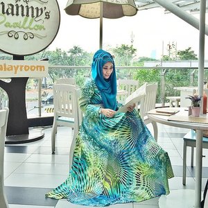 One day afternoon 💚💙💛#kays_gallery #hijabi #hijabfashion #hotd #clozetteid #latepost #GoDiscover #hitnrun 