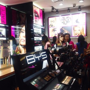 And now u can enjoy da @byscosmetics_id store at Plaza Senayan
-
Launching #BeYourSelf with @cleo_ind #CleoMyLifeMyWay #CleoxBYS #clozetteid