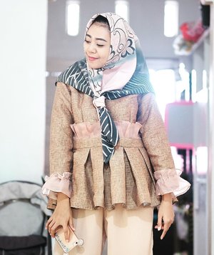 Peplum top by @dhilacollectionofficial #clozetteid #fashionblogger #indonesianfashionblogger #bloggermakassar