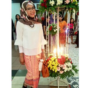 Songket Kalimantan persembahan @ifarinayati
.
**gw pake tuh, jd klo mau beliin lagi jgn ragu2 😝😝😘😘
.
.
#Smile#happy#wedding#Jakarta#photooftheday#clozetteid#ootd#ootdhijab#ootn#outfitoftheday#imwearing#style#hijabstyle#everydaymadewell#hijab#mystyle#myoutfit#batik#lovebatik#hijaboftheday#instastyle#todayimwearing#fashion#fashionparty#lifestyle#selfie#selfmade#songket#kalimantan