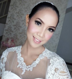 Bridal makeup by @muktilim 😘
No edit, cuma makeup & ring light super maksimal 😁

#clozetteid #bridalmakeup #bridetobe #bridesmaids #bridalhair #makeup #mua #muajakarta