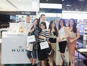 Just find this photo,  when were attended event @nuxeindonesia with @sephoraidn 💙
Photo from @feliciamarcellina

#throwback #beautyblogger 
#NuxexSephoraidn #blogger #sephoraindonesia