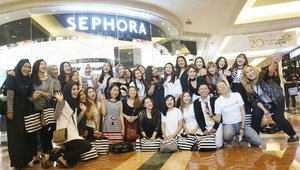 Congratulation SEPHORA INDONESIA for grand opening  Sephora store at Mall Taman Anggrek 🎉
Im so proud to be the one of @sephoraidn team 😘

#sephoramta 
#sephoraidnbeautyinfluencer
#wefie #supportteam #blogger #clozetteid #cidfashsion #beautyblogger #mua #bloggerperempuan #bloggerindonesa #bloggerjakarta
#sephoraindonesia