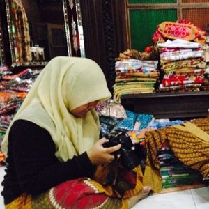 fabric hunting #ilovebatik #batikindonesia #travelsolo #travelindonesia #clozetteID