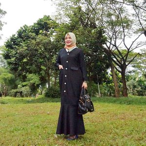 If you continuously compete with others you become Bitter.
But if you continuously compete with yourself you become Better.
💜💜💜
I am wearing : 
@rjbyroswitha #rj_serene_dress
@inforiamiranda #amayscarf
@balenciaga bag
.
#myrosylook #riamirandastyle 
#ootdhijabindo #hijabstyleindonesia 
#clozetteid