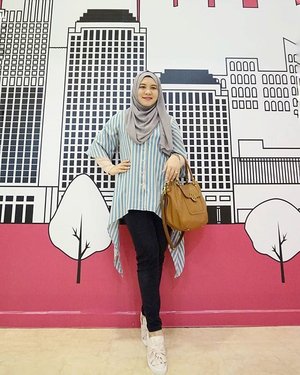 A real woman is whatever she wants to be. .I'm wearing #LanysTop blue by @rjbyroswitha from #LaLigneCollection.So called #ootd from today's event with @covermark_id .#indonesianbeautyblogger #lifestyleblogger #indonesianhijabblogger #hotd #clozette #clozetteid #rjbyroswitha #rjladies #myrosylook